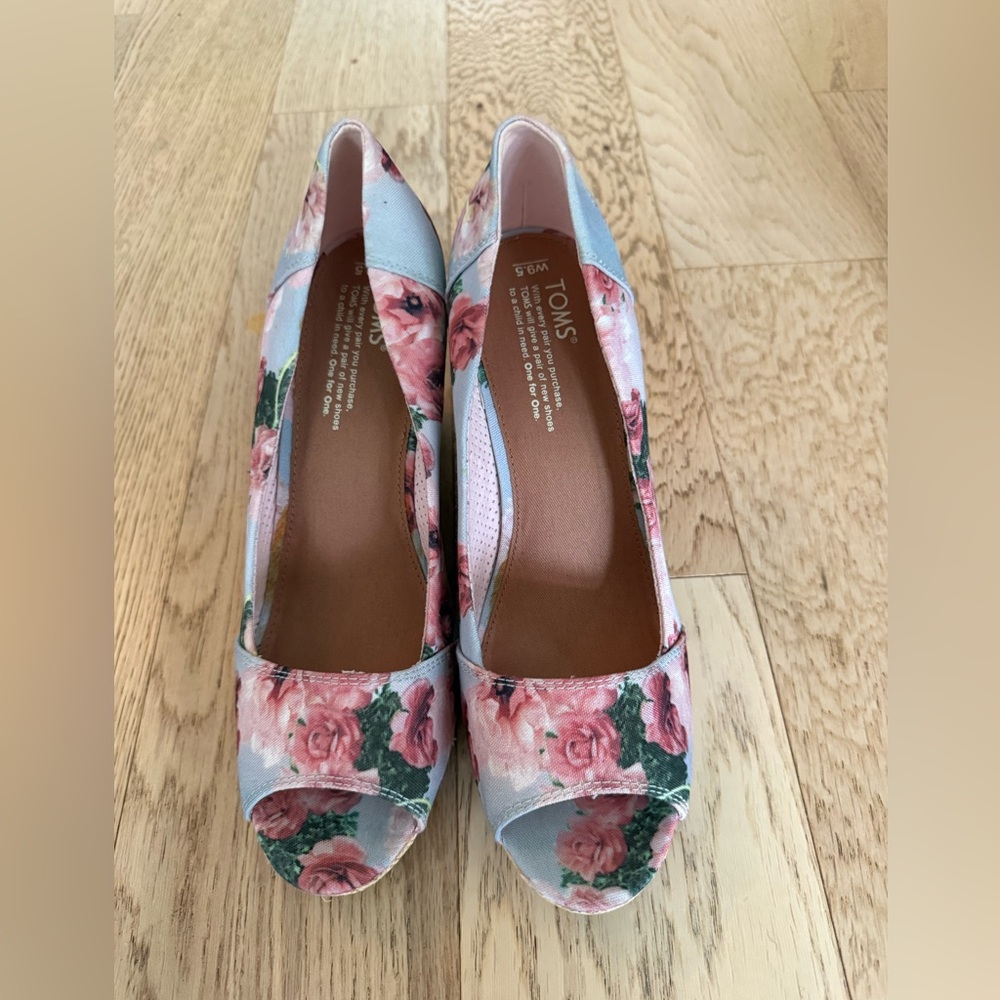 Toms wedge floral sandals , size 9.5 , new without tags